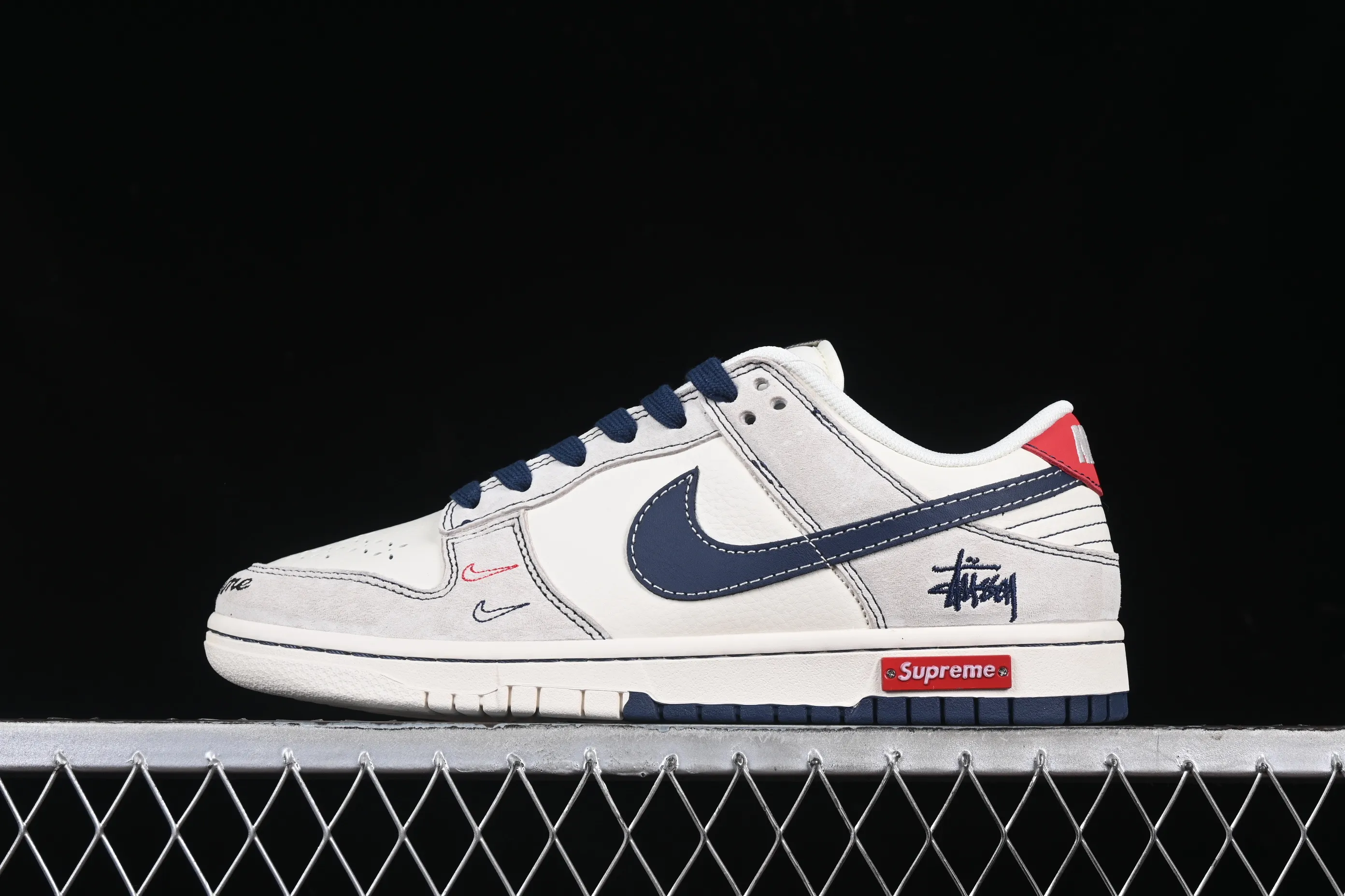 All categories Nk SB Dunk Series Nk SB Dunk Low High-end customized low-top sneakers Nk SB Dunk Low Stusi co-branded embroidered navy blue hook Anniversary high-end customized low-top casual sneakers MM1089-032